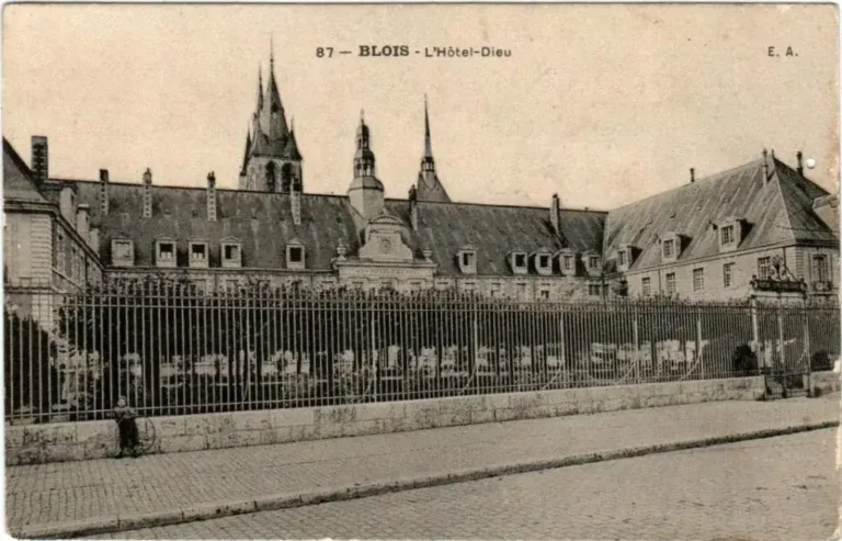 132_001_5kp-450-cpa-blois-le-hotel-dieu-1024x657